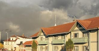 Stork Nest Inn - Smithers - Building