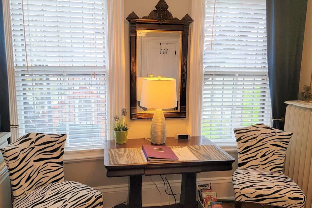Excellent Hotel Alternative! 1.5 Miles To Center, Fort Hill Inn, Boston - Boston - Living room