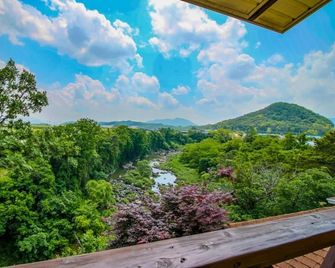 Cheorwon Kerensia Pension - Cheorwon - Balcón