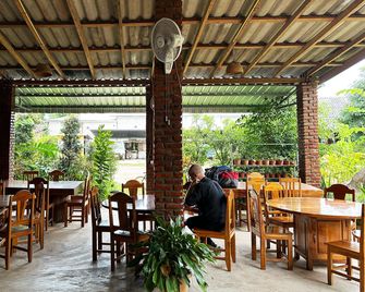 Phou Iu III Bungalows - Luang Namtha - Restaurante