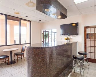 Bossier Inn & Suites Bossier City - Bossier City - Front desk