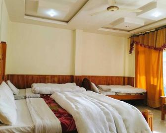 Four Star Hotel & Restaurant - Kalam - Bedroom