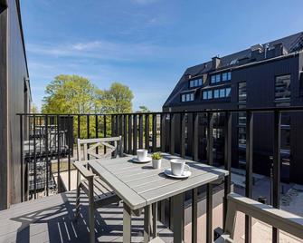 Podczele Seashore SPA & Jacuzzi Apartments with Parking by Noclegi Renters - Kołobrzeg - Balcon