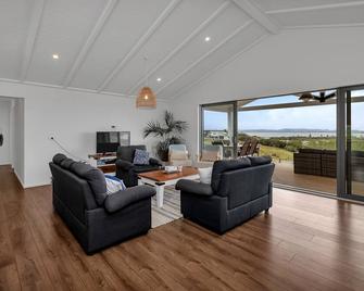 Seaglass - Karikari Peninsula Holiday Home - Kaitaia - Living room