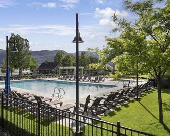 Oasis Cottage- Waterfront experience without the expensive fee! - Oroville - Piscina