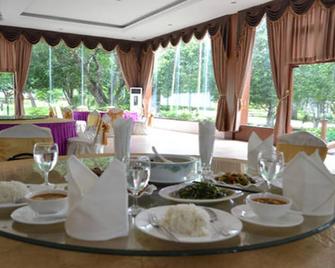 Famous Hotel Bago - Bago - Restaurant