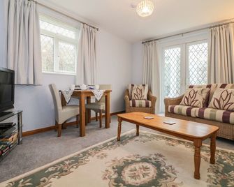 Peonies, Exmouth - Exmouth - Living room