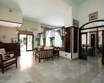 Hotel Calabria - Praia a Mare - Lobby