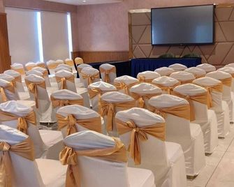 Kottayam Grand Hotel and Convention Centre - Kottayam - Konferenční místnost