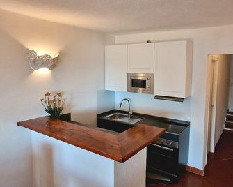 Apartment 'Villa Solaris' with Sea View, Wi-Fi and Air Conditioning - Conca Verde - Cocina