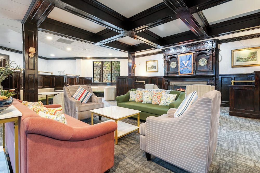 إنجليش إن أوف تشارلوتسفيل - شارلوتسفيل - ردهة