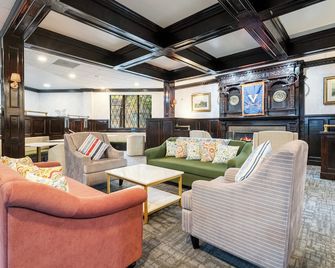 The English Inn of Charlottesville - Charlottesville - Lounge