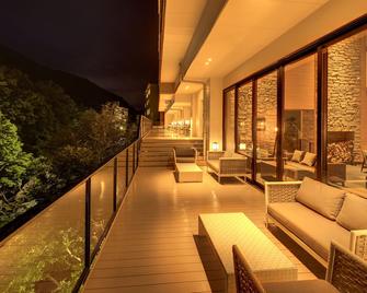 Minakami Hotel Juraku - Minakami - Balkong