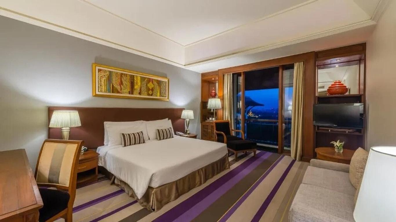 Chatrium Hotel Royal Lake Yangon