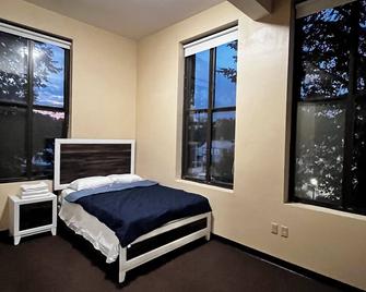 Charming 2-bedroom apartment with AC, WiFi in welcoming Westfield - Westfield - Bedroom