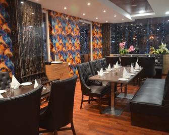 Hotel Grand Sr - Azamgarh - Restaurante