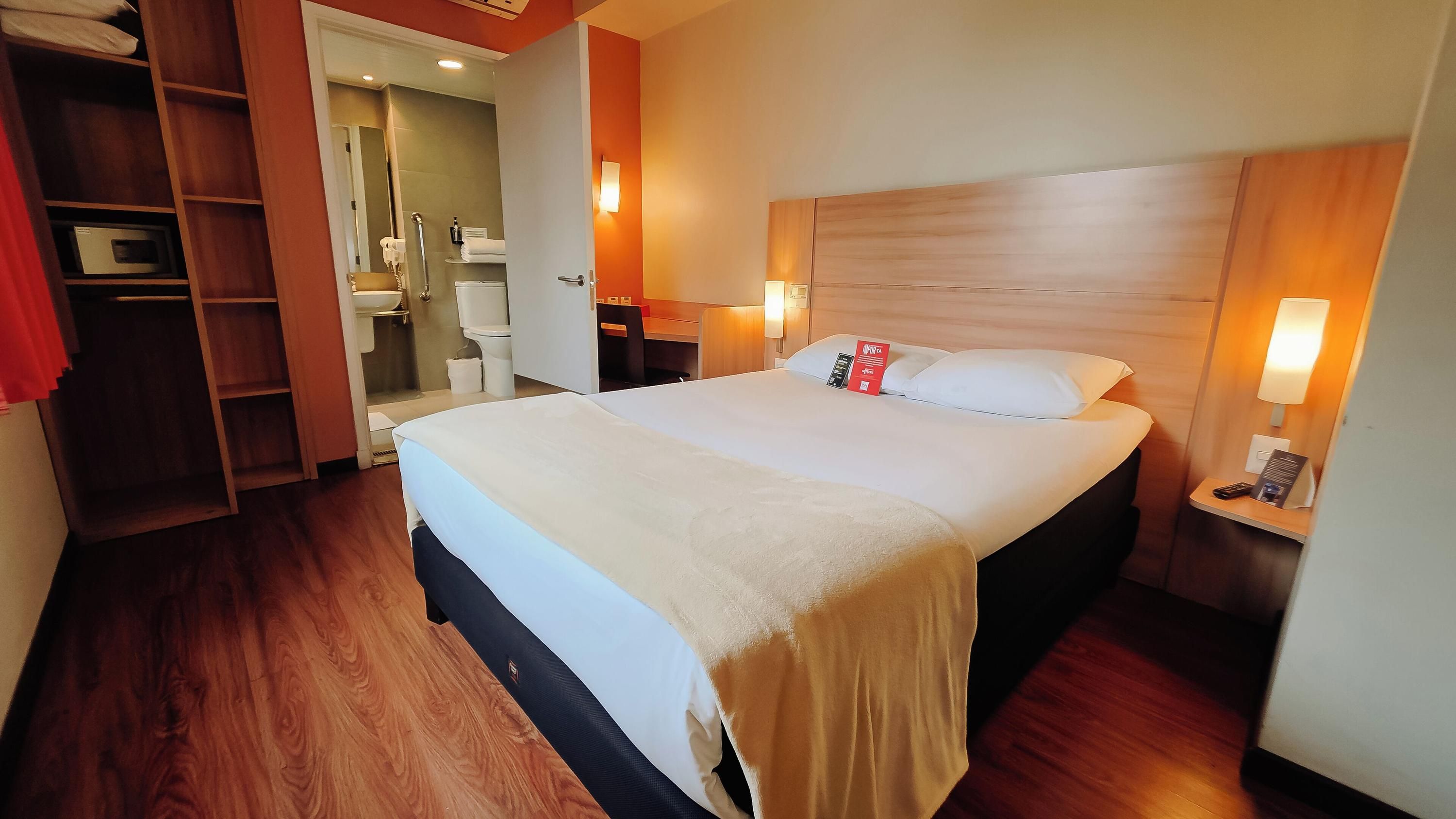 ibis Santiago Providencia thumbnail 3
