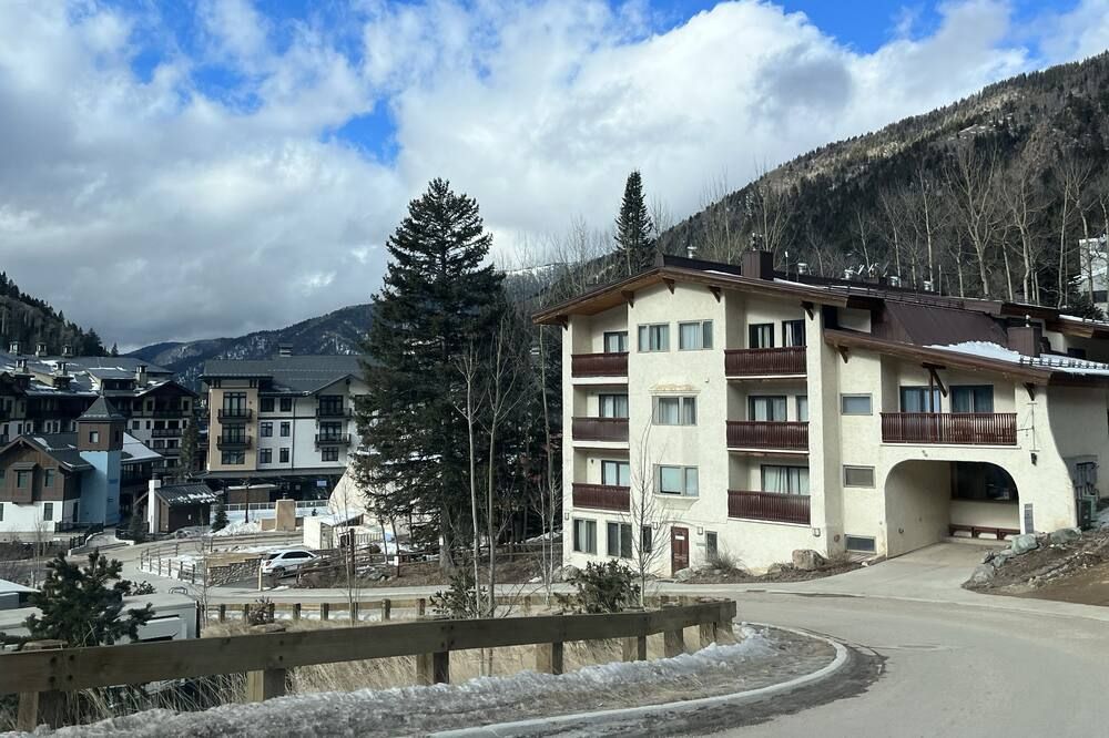 Spacious Shredder`s Lounge - Taos Ski Valley - Edificio