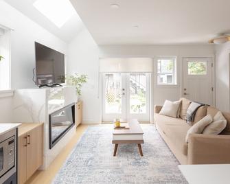 Luxury Laneway House near VGH, Children's Hospital and Downtown - Vancouver