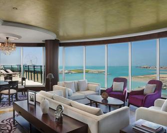 Le Méridien Mina Seyahi Beach Resort & Waterpark - Dubai - Living room