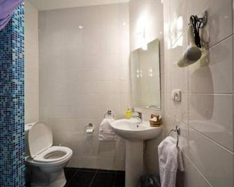 Hotel Smolenka - Saint Petersburg - Bathroom