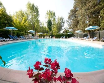 Holzbungalow für 4 Personen im Campingplatz - Torre del Lago Puccini - Piscine