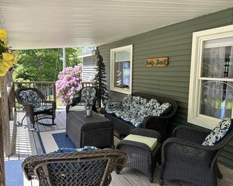 Northwood Lake Cottage,deerfieldnh - Deerfield - Patio