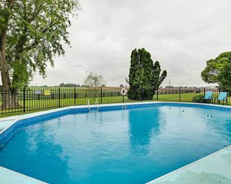 Bowling Green Farmhouse 10 Mi to Mammoth Cave - Bowling Green - Pool