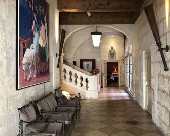 Hôtel Amphithéâtre - อาร์ล