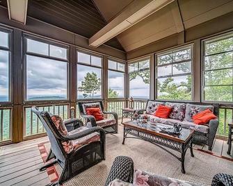 Eagles View - Gorgeous Mountain Views Luxury Interiors Telescope Library - Dawsonville - Sala de estar