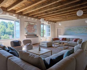 Luxury Villa Ghetaldi 1516 in Dubrovnik Archipelago for Up to 6 Guests - Sudurad - Salon
