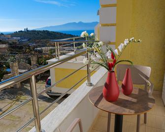 Sunny Holiday - Saranda - Parveke