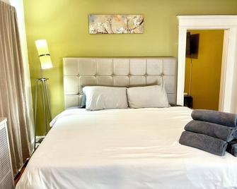 Luxury Stay in the Heart of Waterbury - Waterbury - Bedroom
