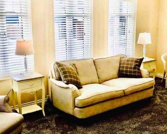 3-Bed House in Armagh City - Armagh - Living room