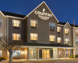 كانتري إن آند سويتس باي راديسون، كيارني، نبراسكا - كيارني - مبنى