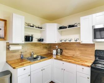 Studio 2 Mi to Feather River: Bring Your Pet! - Oroville - Küche