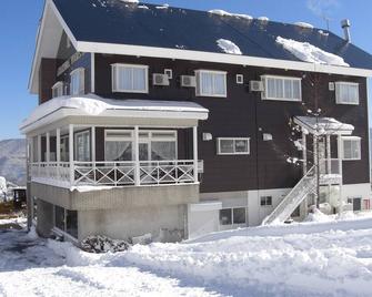 Akakura Yours Inn - Myoko - Edificio