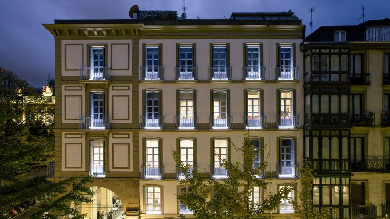 Legazpi Doce Rooms & Suites