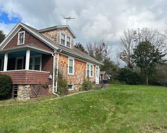 Sweet cozy house located in Pigeon Cove - Rockport - Building