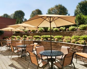 Hampton Inn New York-LaGuardia Airport - Queens - Patio