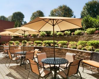 Hampton Inn New York-LaGuardia Airport - קווינס - פטיו