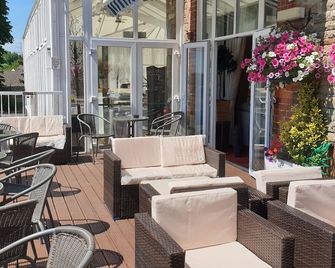 The Diplomat Hotel Restaurant & Spa - Llanelli - Terasa