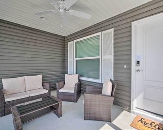 The Villages Villa in Perfect Location with Lanai - The Villages - Living room
