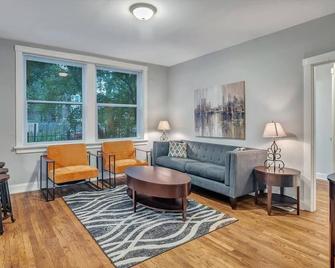 Beautiful, Brand New Tower Grove Unit! 1s - St. Louis - Wohnzimmer