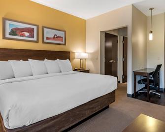 MainStay Suites Moab near Arches National Park - Moab - Bedroom