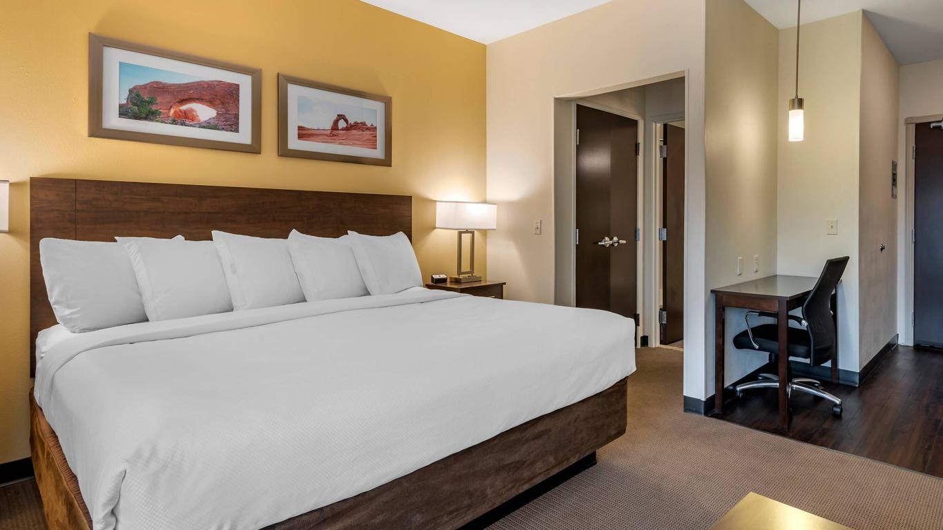 مين ستاي سويتس مواب نير أرتشيس ناشونال بارك