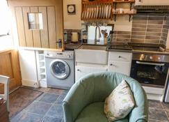 The Old Stable - Abergavenny - Kitchen