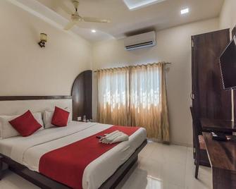 OYO 4083 Hotel Alfa Grand - Bombay