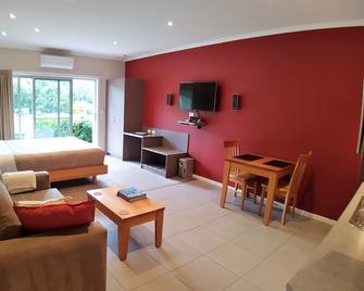 A Must At Coonawarra Apartment - Coonawarra - Living room