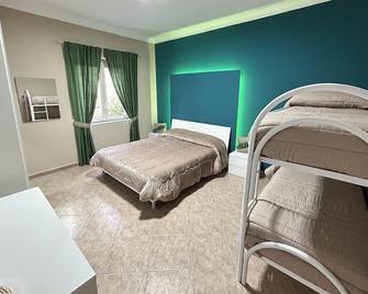 سكايسيتي بي آند بي - نابليس - غرفة نوم